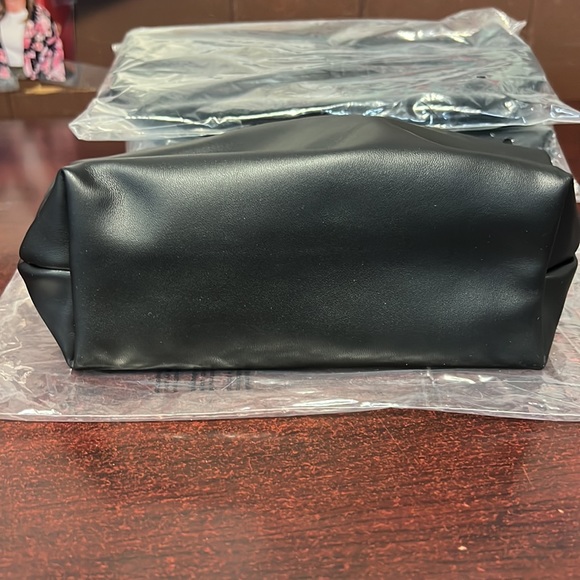 DKNY toiletry bag - Picture 4 of 4